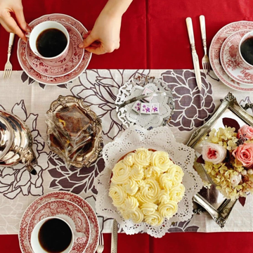 宝塚を拠点に、対面とオンラインにて、ご都合にあわせて「どこにいても学べる」マナーレッスン